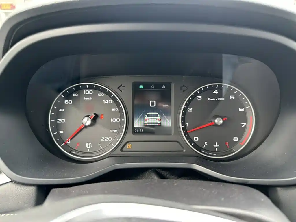 Roewe i5 2019 1.5L Manual 4G Internet Langue Edition купить на сайте DeffCars