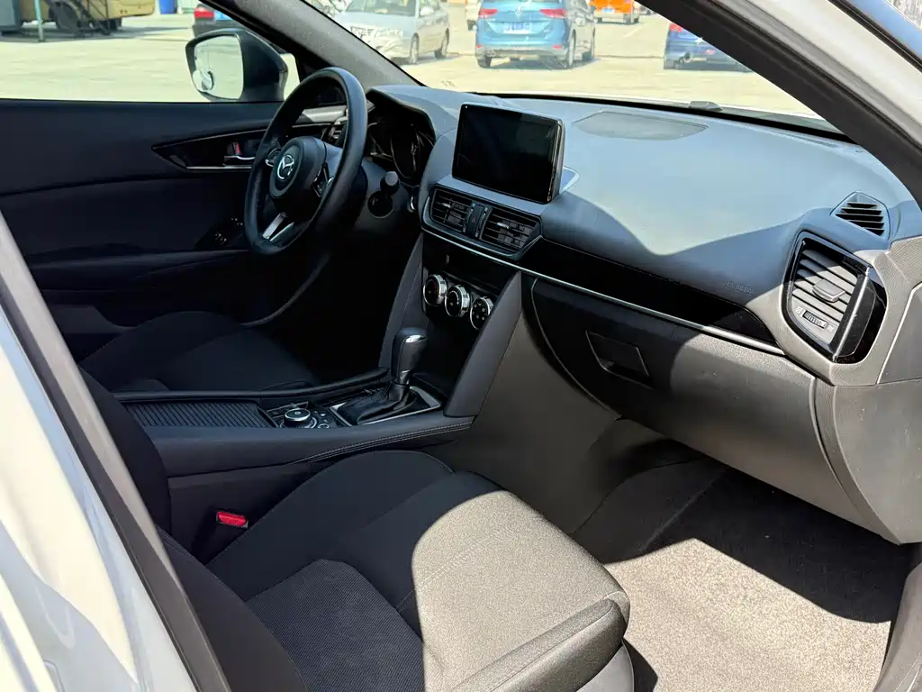 Mazda CX-4 2021 2.0L automatic two-wheel drive Blue Sky Vitality Edition купить на сайте DeffCars