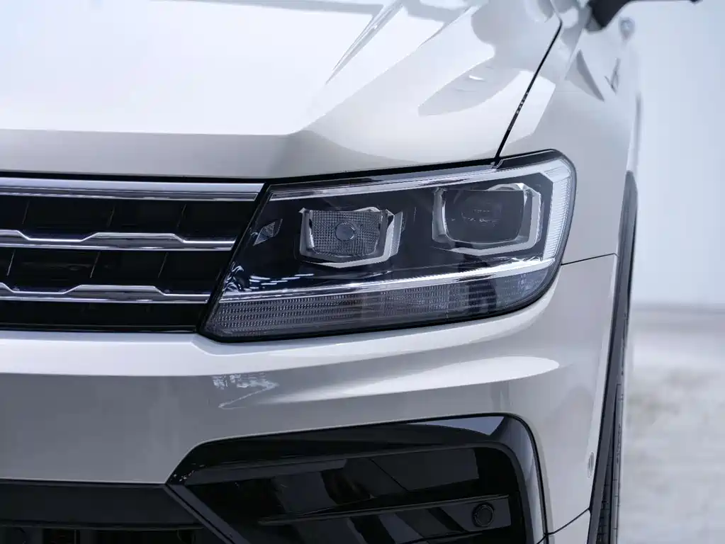 Tiguan L 2021 330TSI automatic two-wheel drive R-Line version купить на сайте DeffCars