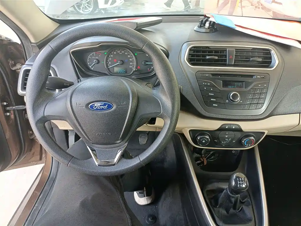 Escort 2017 facelift 1.5L manual comfort type купить на сайте DeffCars