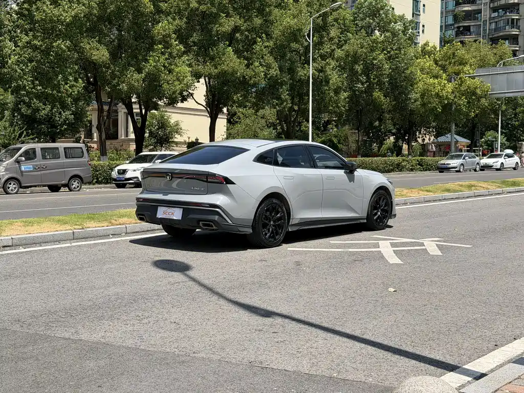 Changan UNI-V 2024 1.5T Premium купить на сайте DeffCars