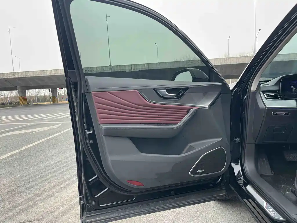 Hongqi HS5 2023 2.0T Qixiang Pro version купить на сайте DeffCars