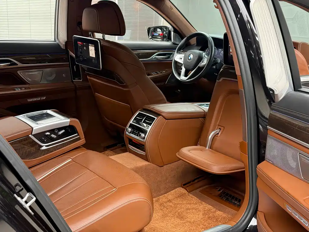 BMW 7 Series 2018 740Li xDrive Exclusive M Sports Package купить на сайте DeffCars