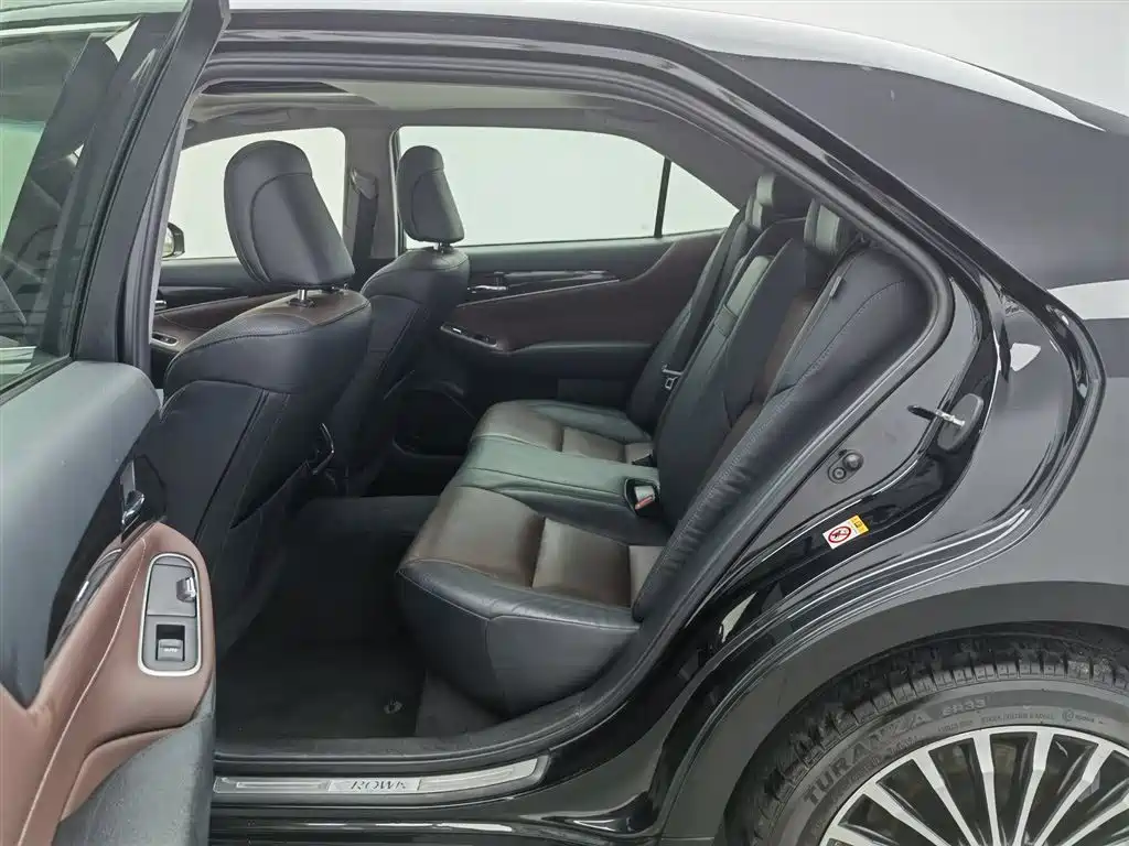 Crown 2018 2.0T Sports Edition купить на сайте DeffCars