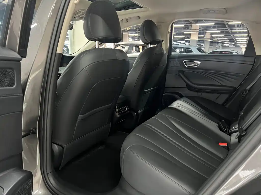 Roewe D7 2023 DMH 125km Beyond Edition купить на сайте DeffCars