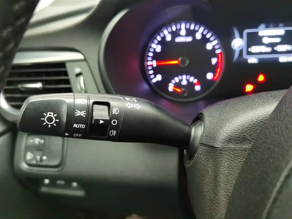 Kia K5 2016 2.0L automatic LUX купить на сайте DeffCars