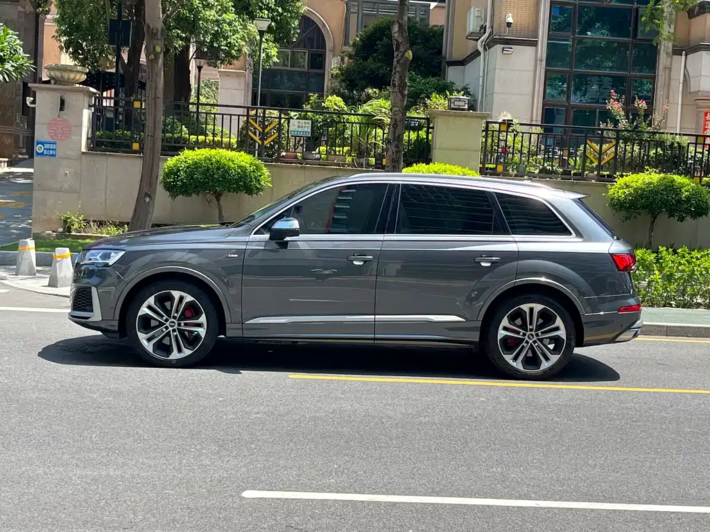 Audi Q7 2022 55 TFSI quattro S line premium model купить на сайте DeffCars