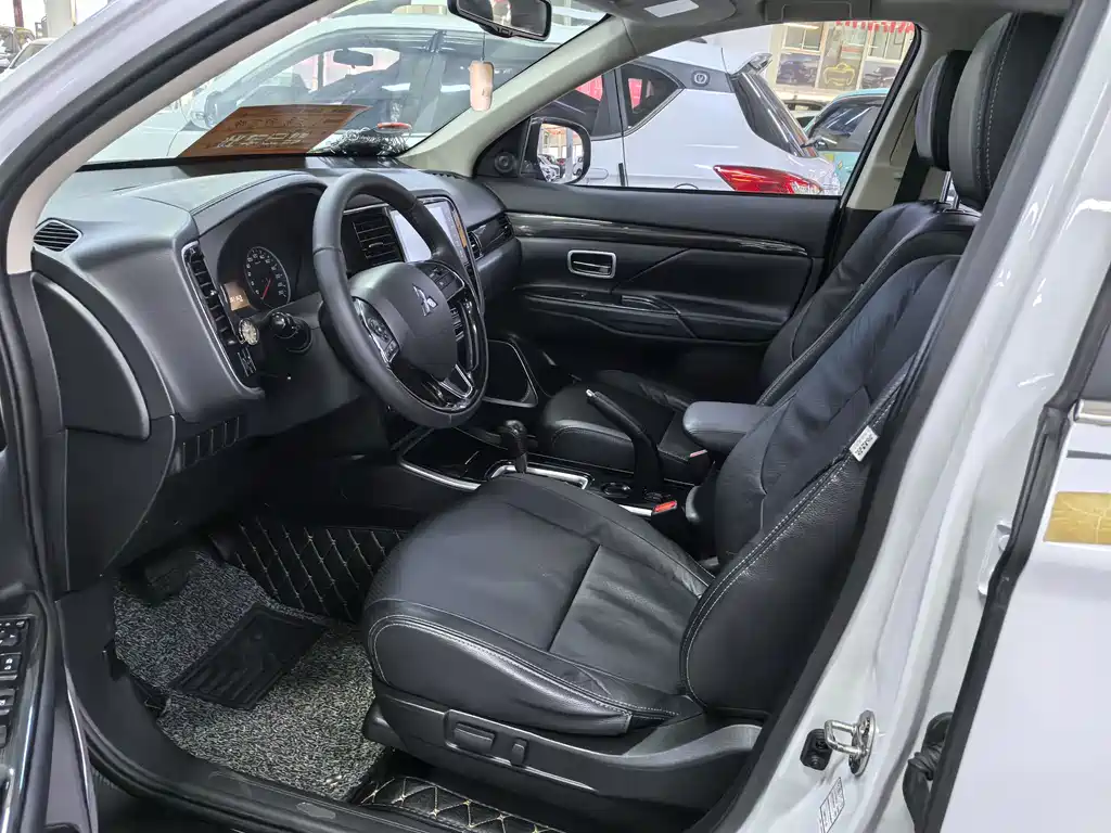 Outlander 2018 2.0L 2WD Honor Edition 5 seats купить на сайте DeffCars