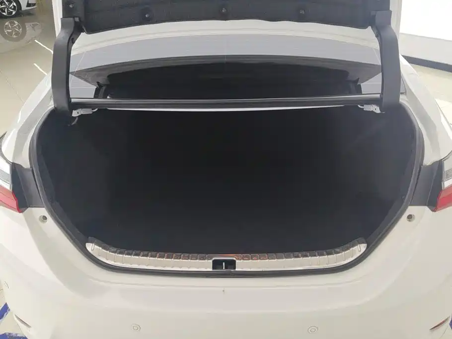 Corolla 2017 facelift 1.2T S-CVT GL-i leather version купить на сайте DeffCars