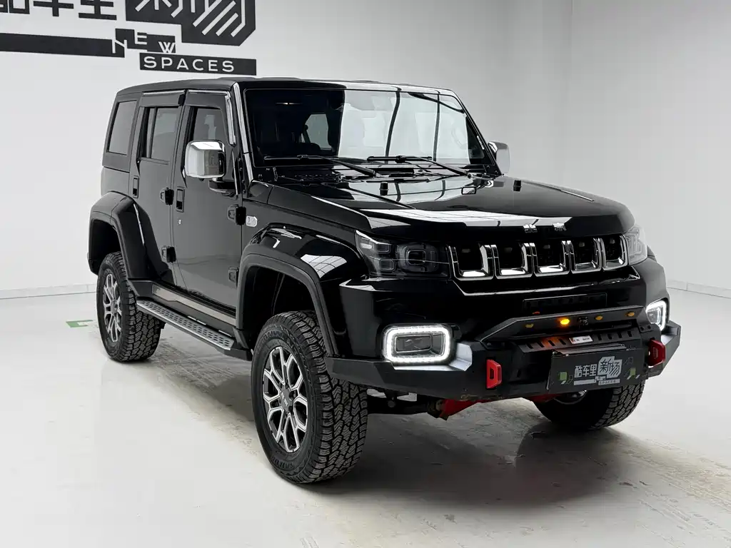 Beijing off-road BJ40 2023 2.0T automatic four-wheel drive city hunter version knight type купить на сайте DeffCars