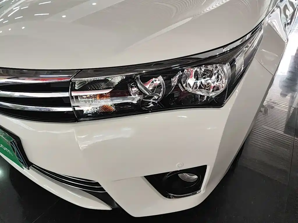 Corolla 2014 1.6L CVT GL-i Leather Edition купить на сайте DeffCars