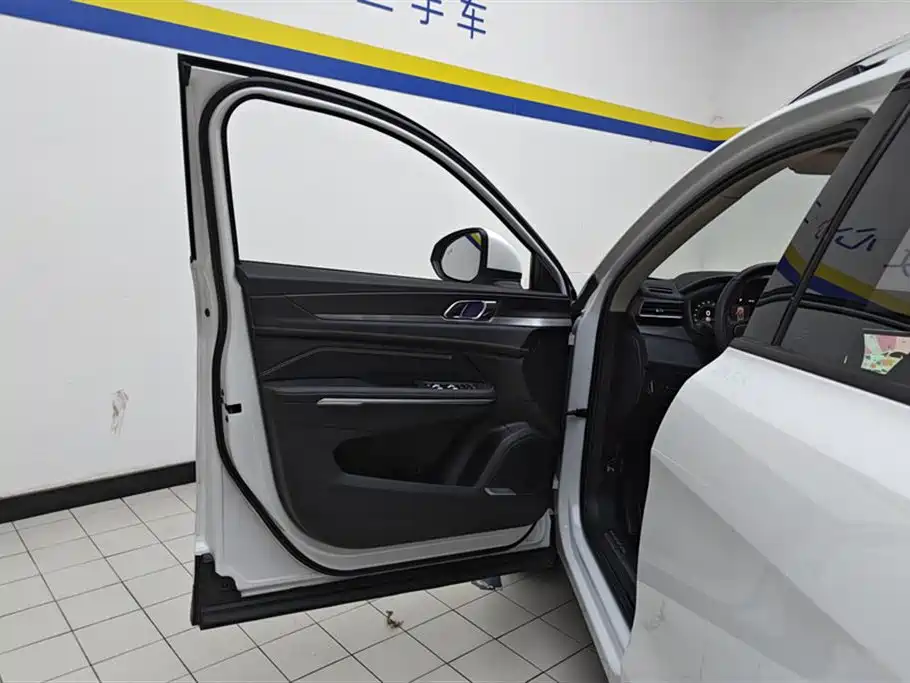 Lynk & Co 01 2023 2.0TD 2WD Pro купить на сайте DeffCars