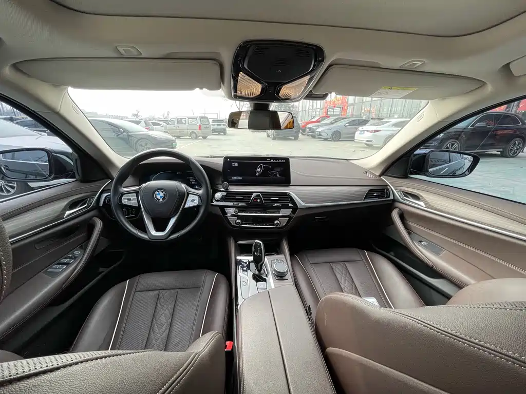BMW 5 Series New Energy 2021 535Le Luxury Package купить на сайте DeffCars