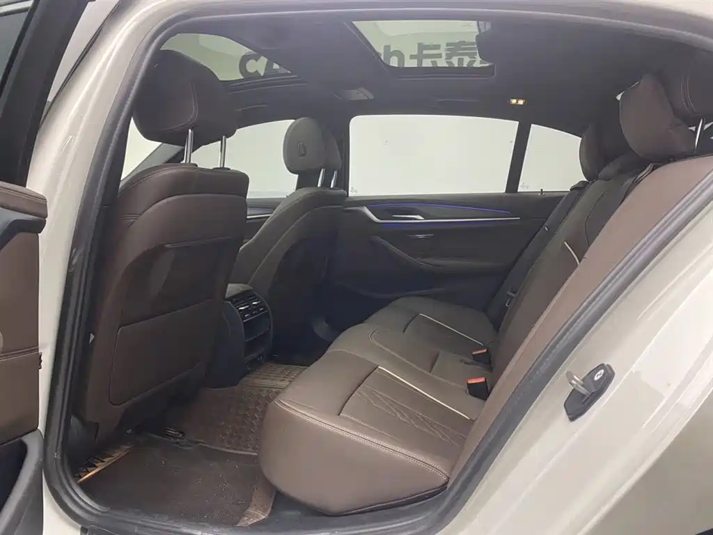 BMW 5 Series 2023 530Li Leading M Sports Package купить на сайте DeffCars