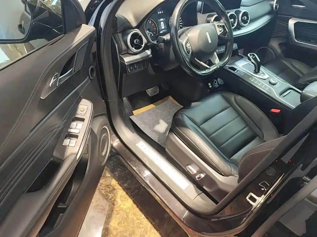Wei brand VV5 2020 model 1.5T two-wheel drive Yanfeng купить на сайте DeffCars