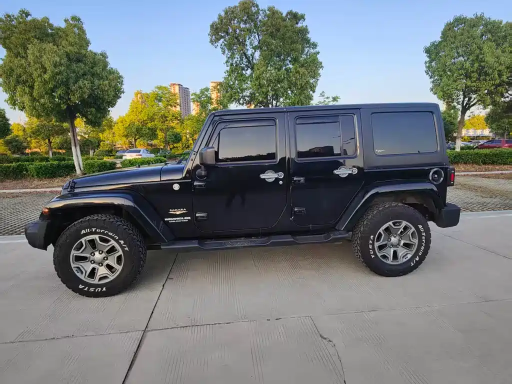 Wrangler 2015 3.0L Sahara four-door comfort version купить на сайте DeffCars