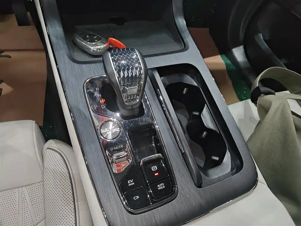 Trumpchi GS8 2022 Dual Engine Series 2.0TM Four-wheel Drive Premium Edition (Six Seats) купить на сайте DeffCars