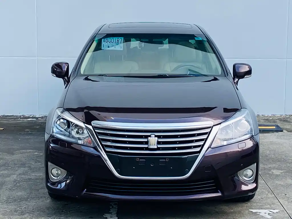 Crown 2012 2.5L Royal Leather Edition купить на сайте DeffCars