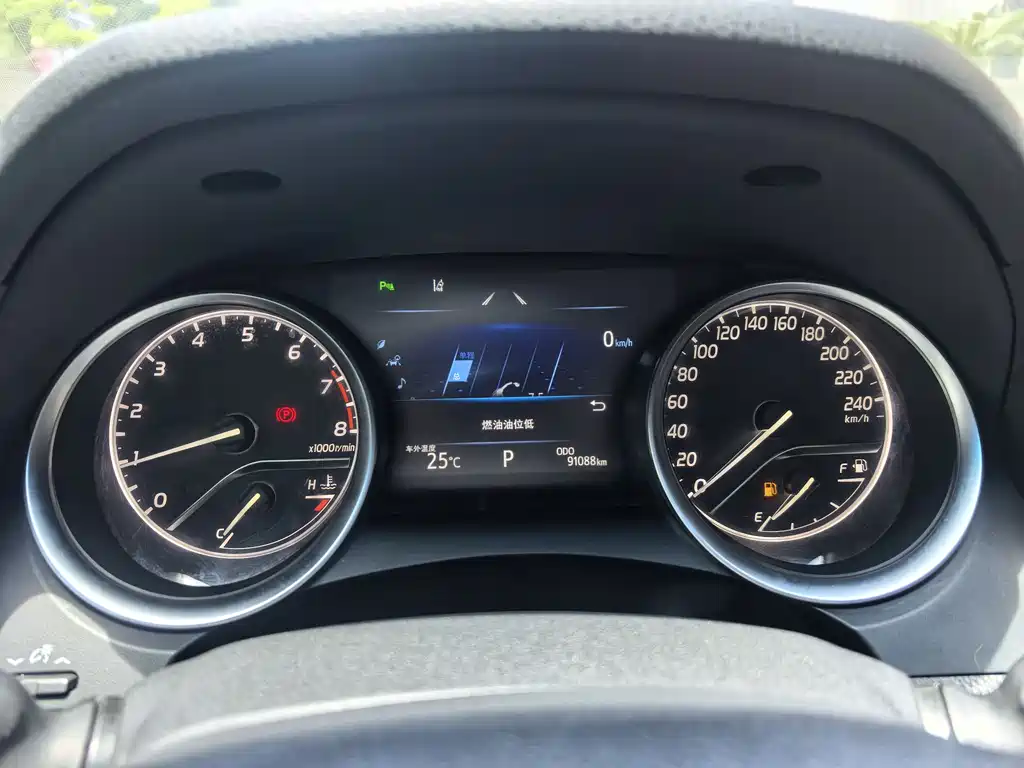 Camry 2018 2.0G Deluxe Edition купить на сайте DeffCars
