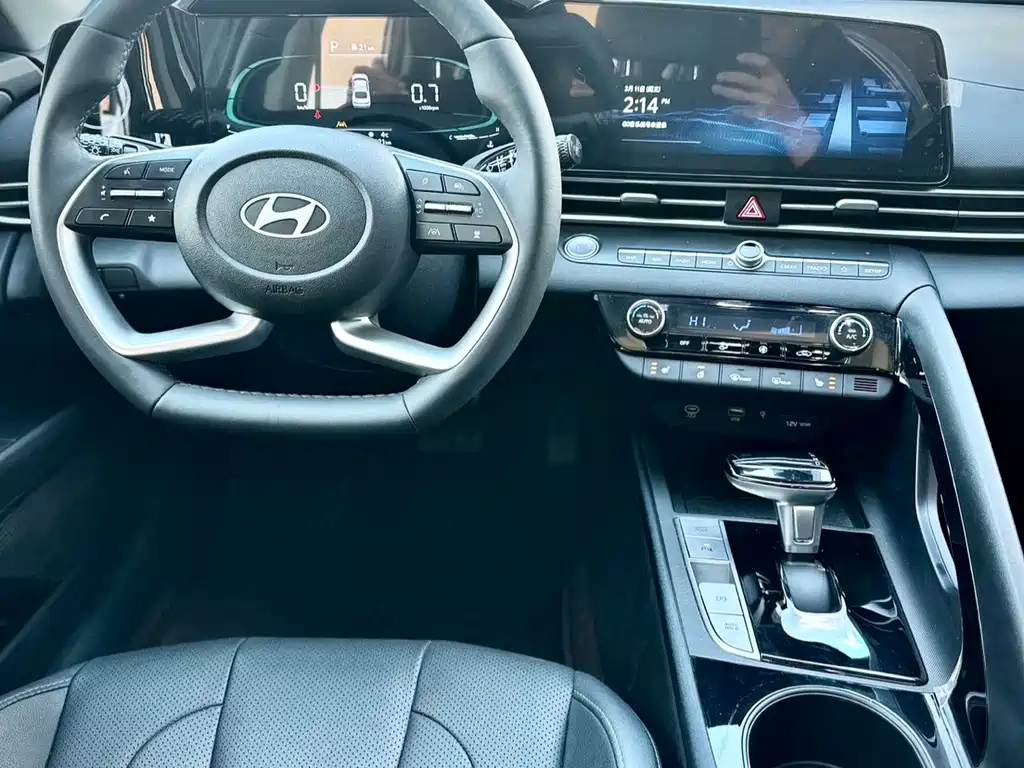 Elantra 2023 1.5L CVT LUX Premium Edition купить на сайте DeffCars
