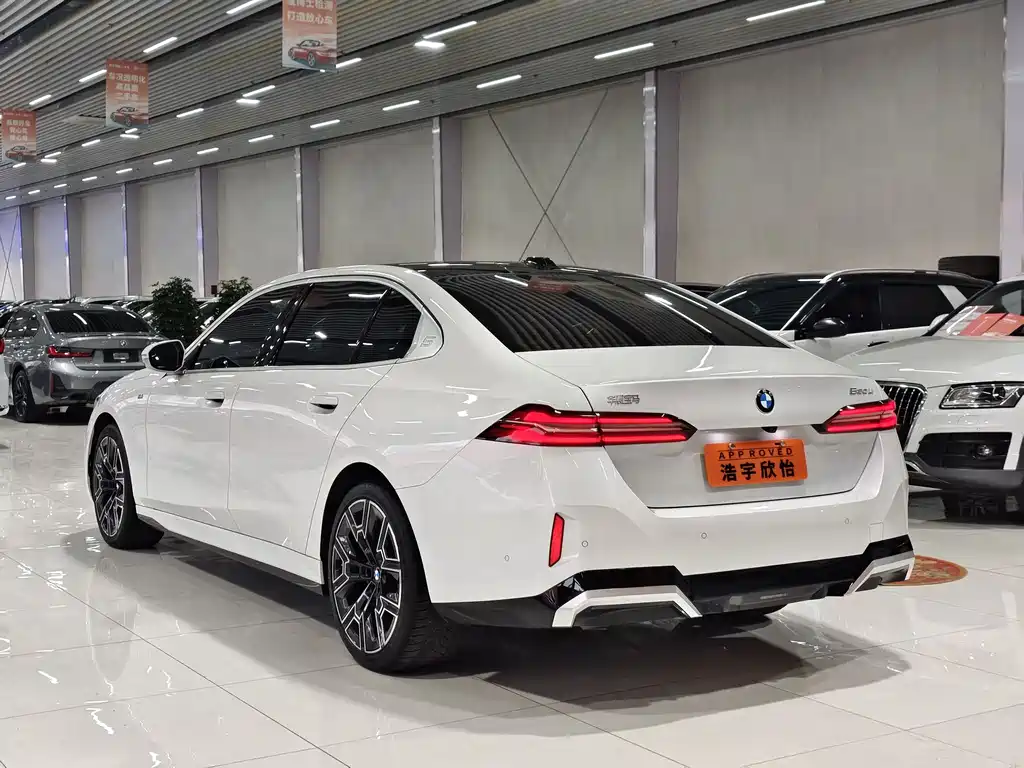 BMW 5 Series 2025 530Li Exclusive M Sports Package купить на сайте DeffCars