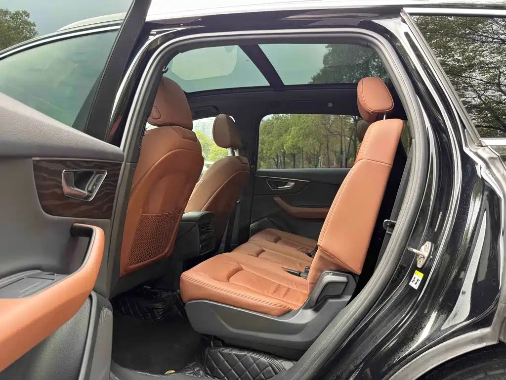 Audi Q7 2021 55 TFSI quattro S line sports version купить на сайте DeffCars