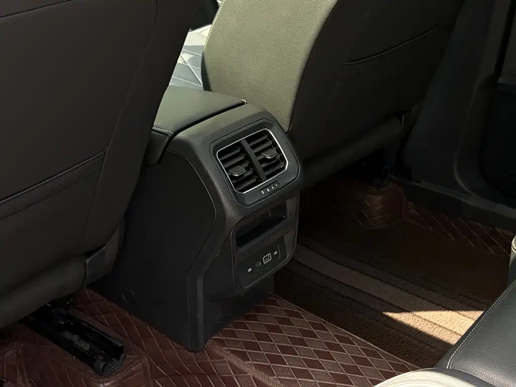 Tiguan L 2024 Outstanding Model 330TSI Automatic Two-wheel Drive R-Line Longyao Edition купить на сайте DeffCars