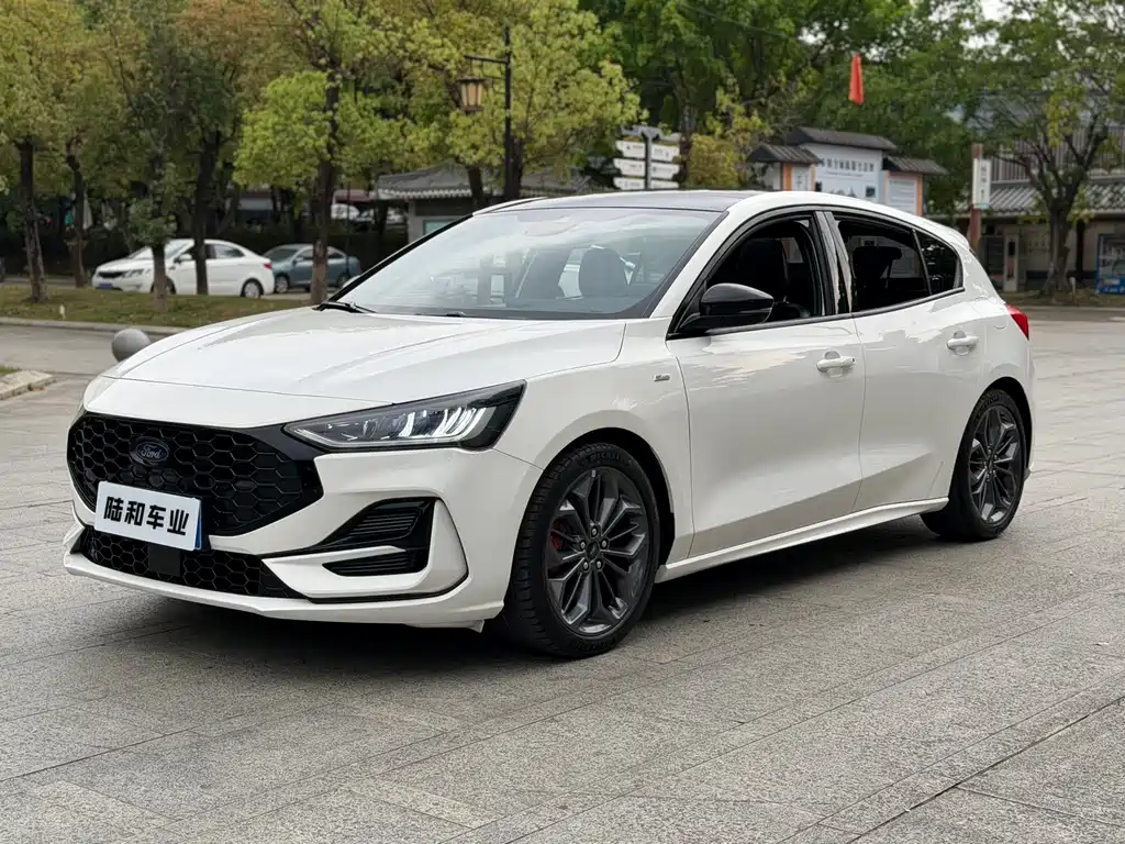 Focus 2022 Hatchback EcoBoost 180 Automatic ST Line купить на сайте DeffCars