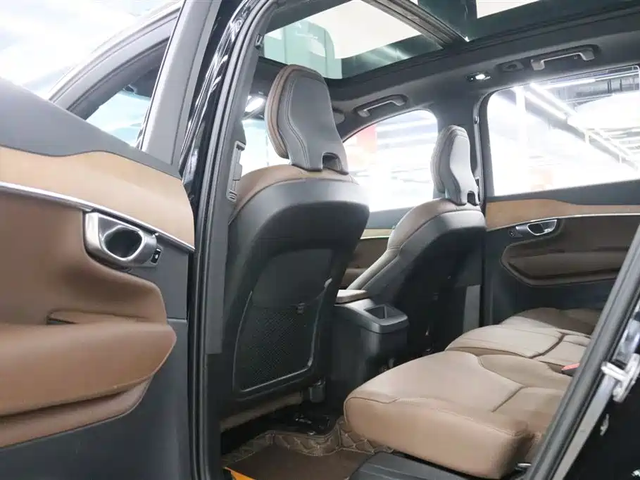 Volvo XC90 2024 B5 Smart Deluxe Edition 5-seater купить на сайте DeffCars
