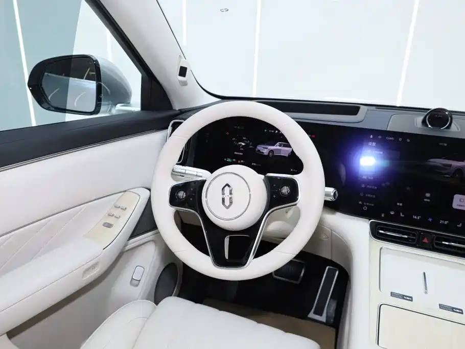 Wenjie M8 2025 extended range Ultra version 53.4kWh 6-seat version 192-line lidar) купить на сайте DeffCars