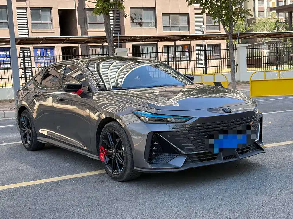 Changan UNI-V 2022 1.5T premium model купить на сайте DeffCars