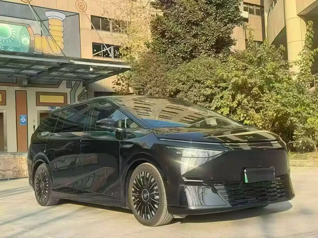 Xpeng X9 2025 pure electric 740 long battery life Max купить на сайте DeffCars