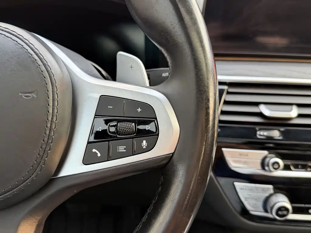 BMW 5 Series 2021 530Li Leading M Sports Package купить на сайте DeffCars