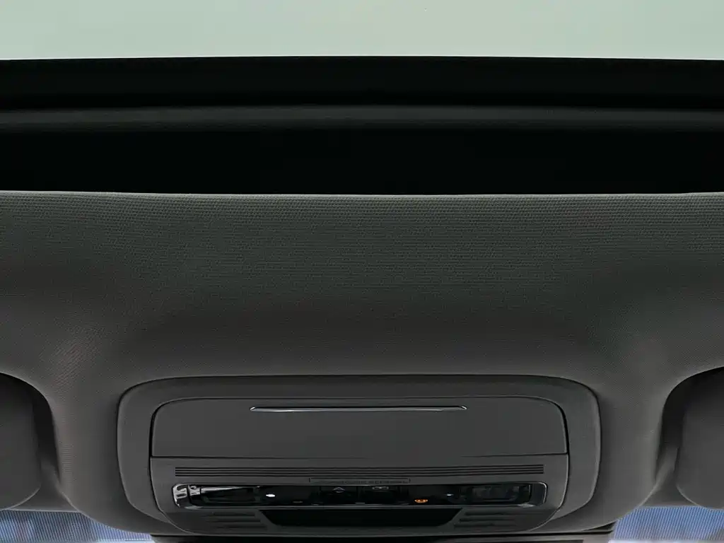 Voyager 2023 2.0T four-wheel drive Zunrui version купить на сайте DeffCars