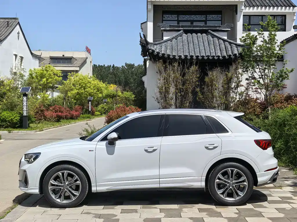 Audi Q3 2020 40 TFSI Fashionable and Dynamic купить на сайте DeffCars