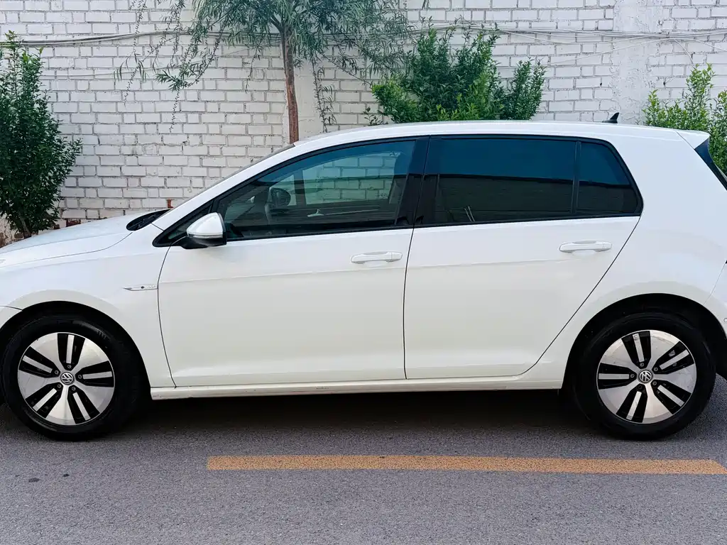 Golf New Energy Import 2018 e-Golf купить на сайте DeffCars