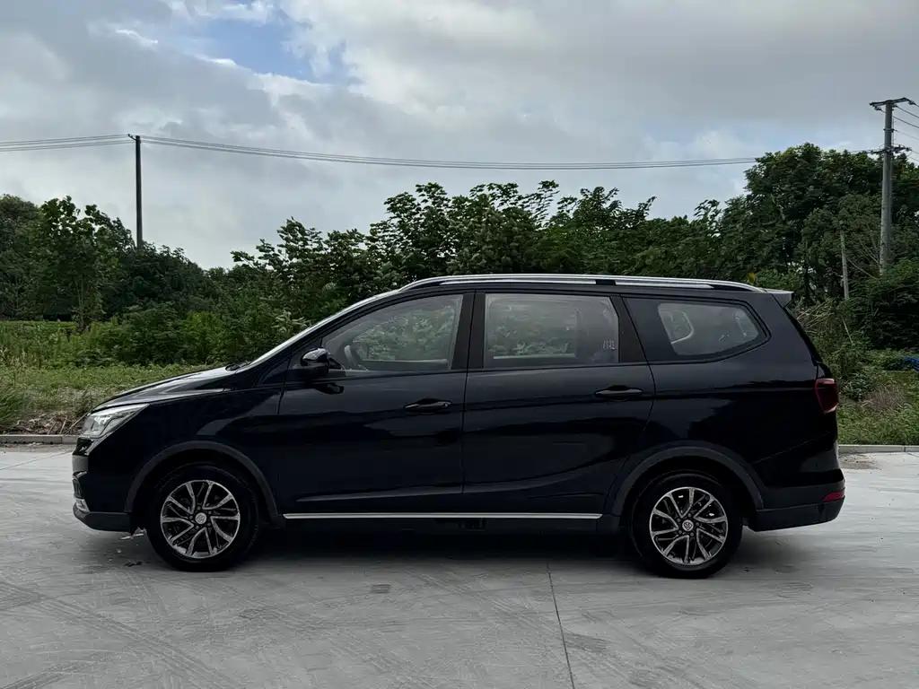 Baojun 730 2019 1.5L manual fashion 7 seats National V купить на сайте DeffCars