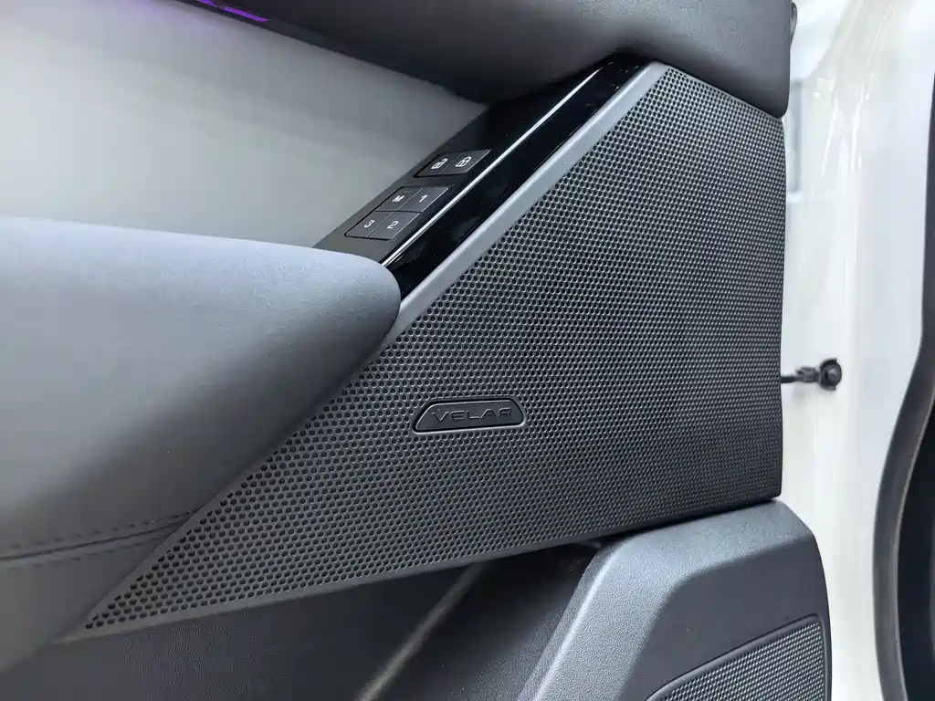 Range Rover Velar 2025 S купить на сайте DeffCars