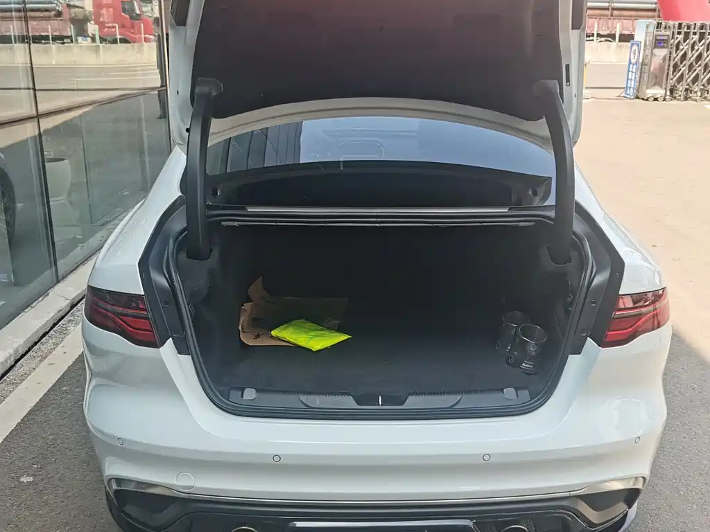 Jaguar XEL 2021 2.0T 250PS S Advanced and Elegant Edition купить на сайте DeffCars