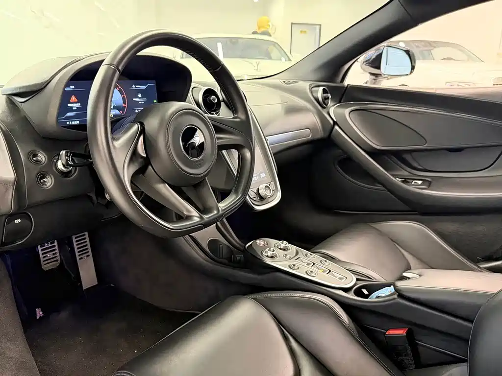 McLaren GT 2022 4.0T standard model купить на сайте DeffCars