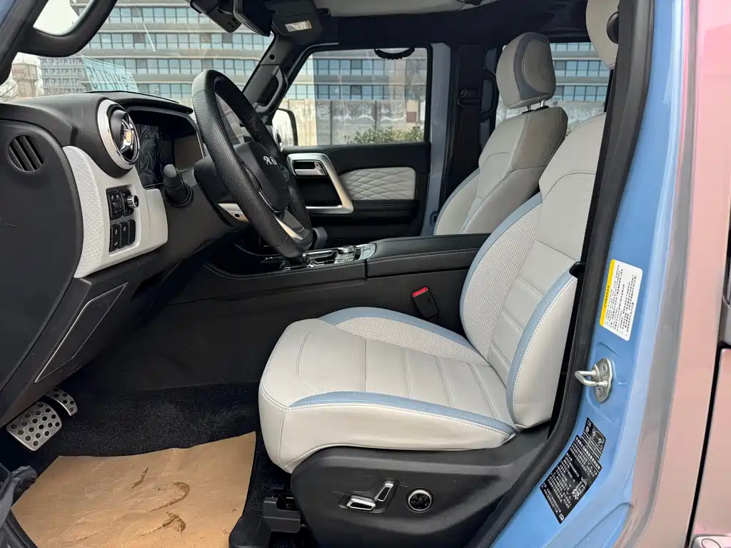 Beijing off-road BJ40 2023 2.0T automatic four-wheel drive city hunter version supreme type купить на сайте DeffCars