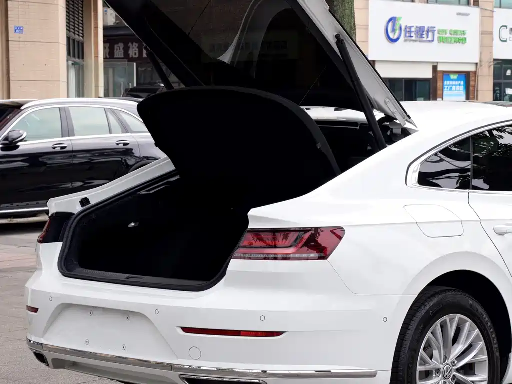 FAW-Volkswagen CC 2019 330TSI Charming Edition National V купить на сайте DeffCars