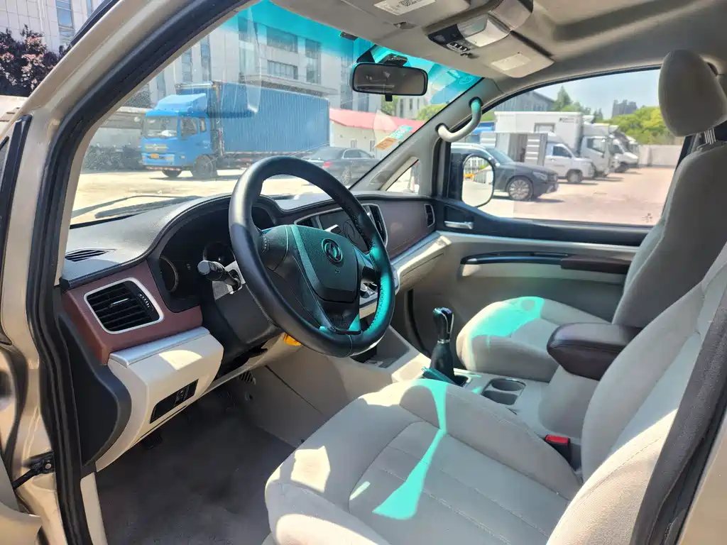 Lingzhi 2018 M5L 1.6L 7-seat comfort model купить на сайте DeffCars