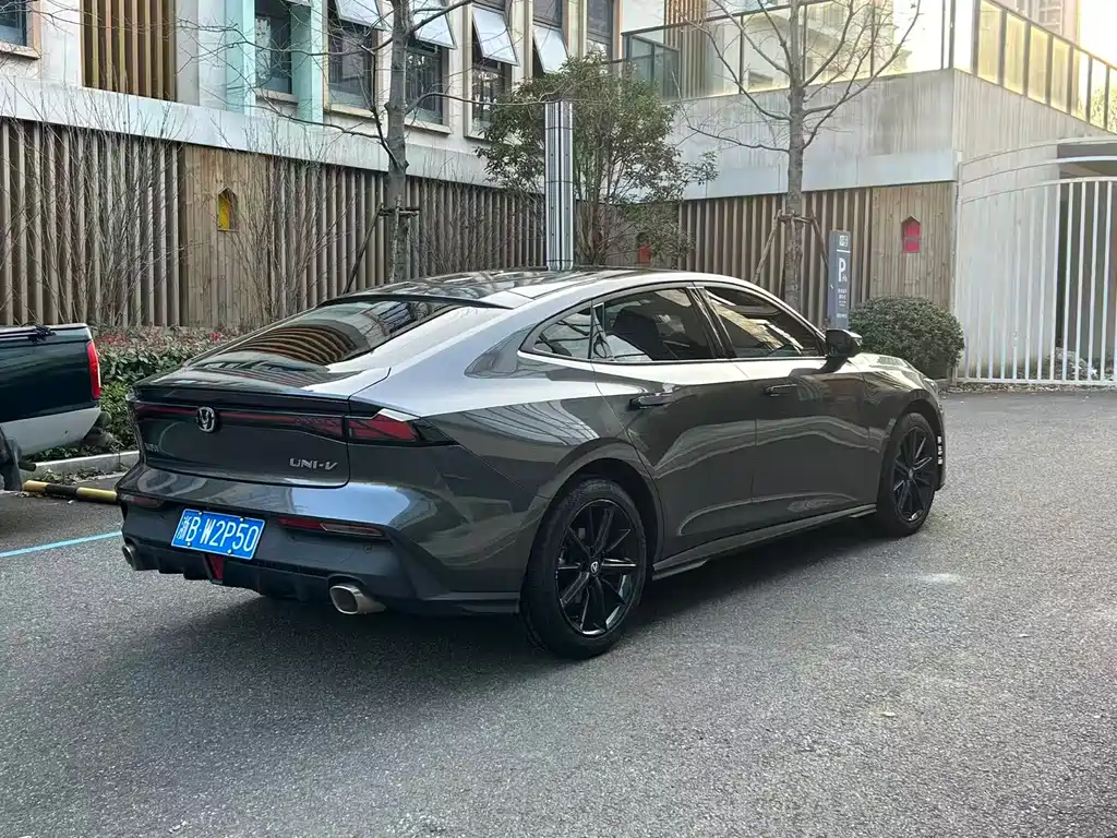 Changan UNI-V 2023 1.5T premium model купить на сайте DeffCars