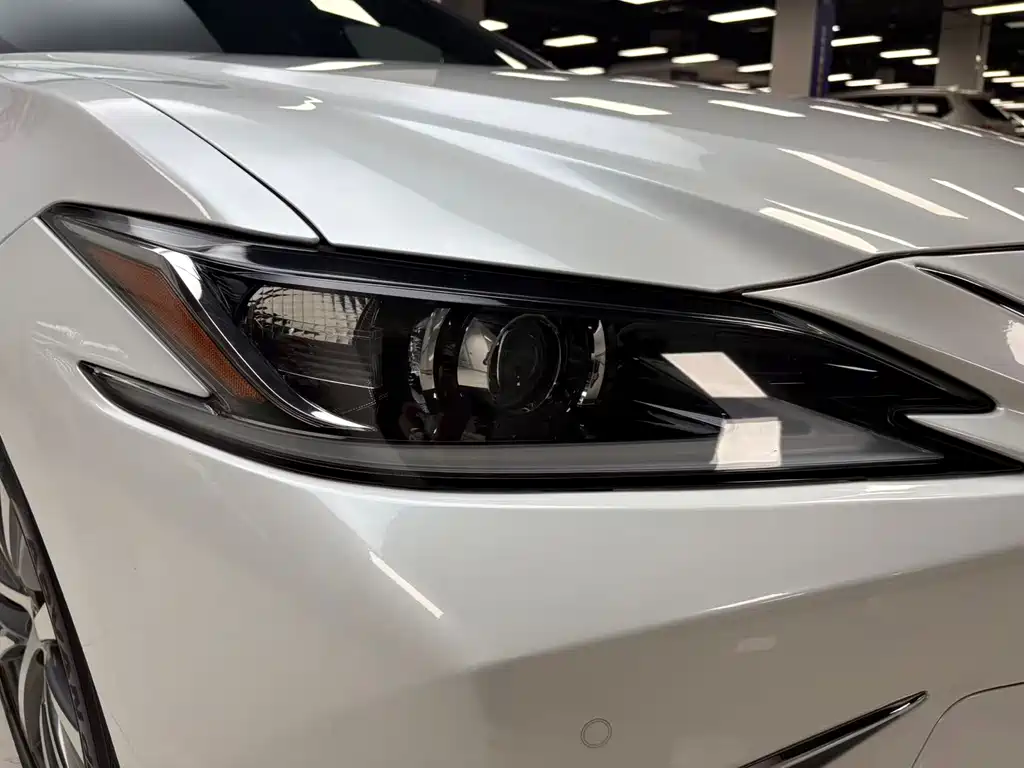 Lexus ES 2020 200 Excellence Edition купить на сайте DeffCars