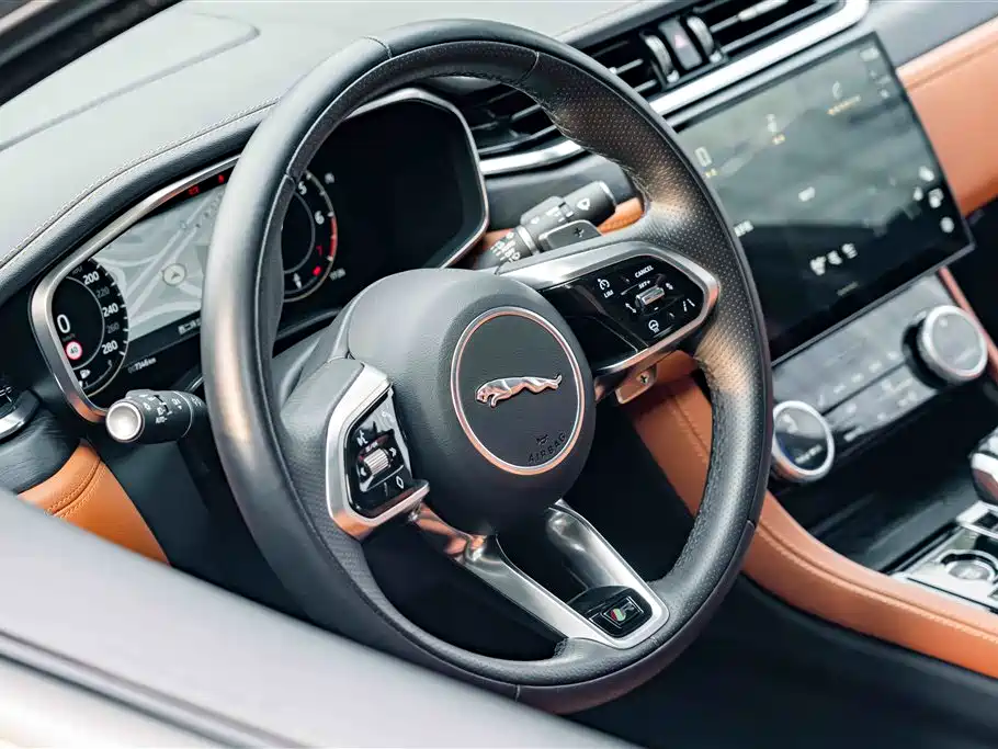 Jaguar XFL 2024 2.0T P300 four-wheel drive flagship sports gold version купить на сайте DeffCars
