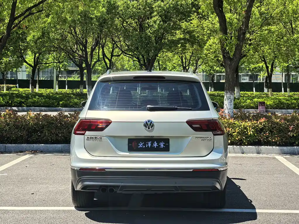 Tiguan L 2017 330TSI automatic two-wheel drive luxury version купить на сайте DeffCars