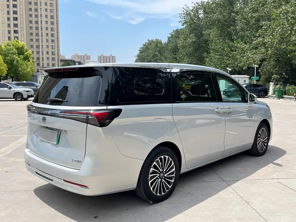 Buick GL8 New Energy 2025 Lu Shang Exclusive Edition купить на сайте DeffCars
