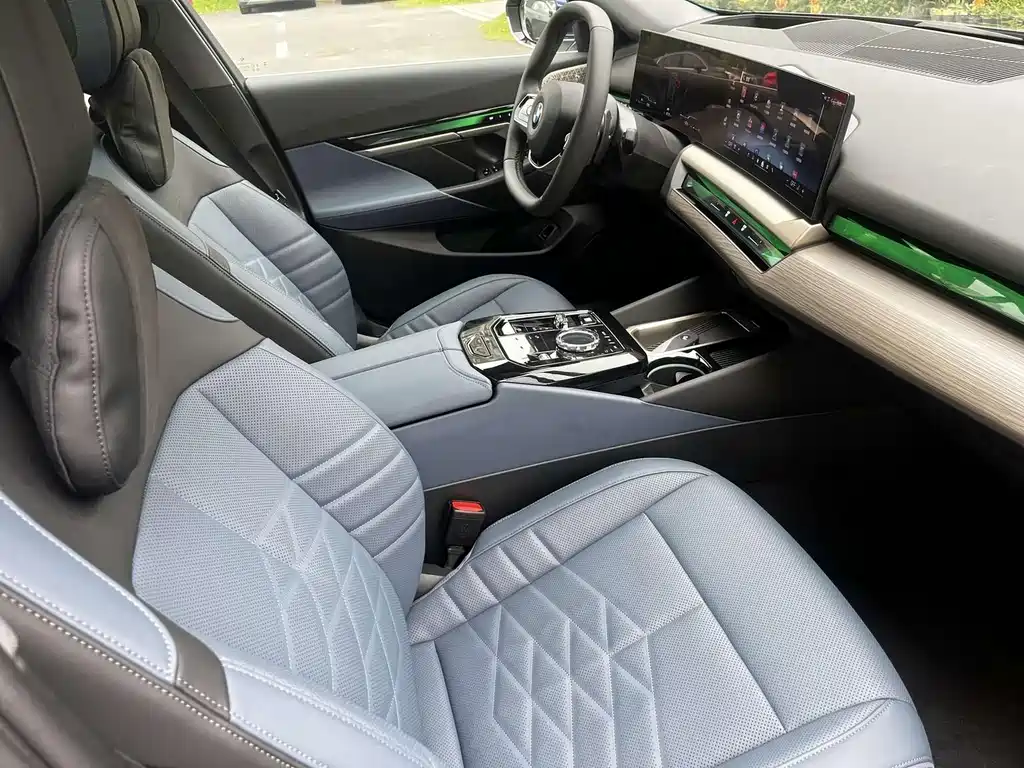 BMW 5 Series 2024 530Li Exclusive Luxury Package купить на сайте DeffCars
