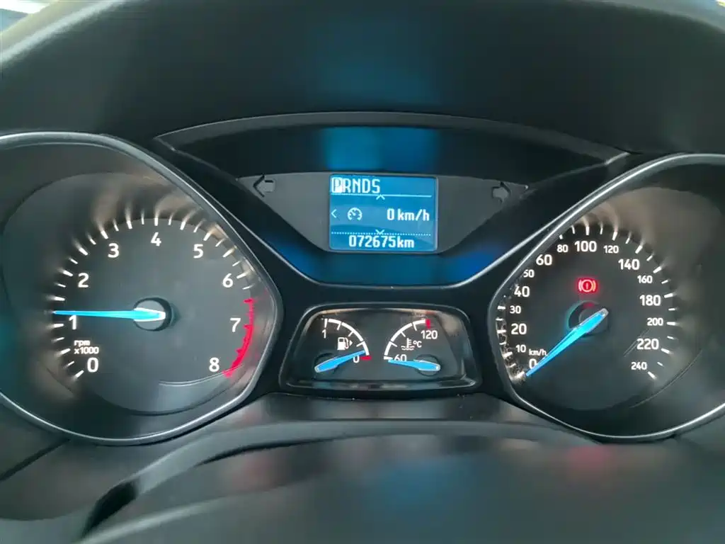 Focus 2018 hatchback classic 1.6L automatic stylish smart mobility version купить на сайте DeffCars